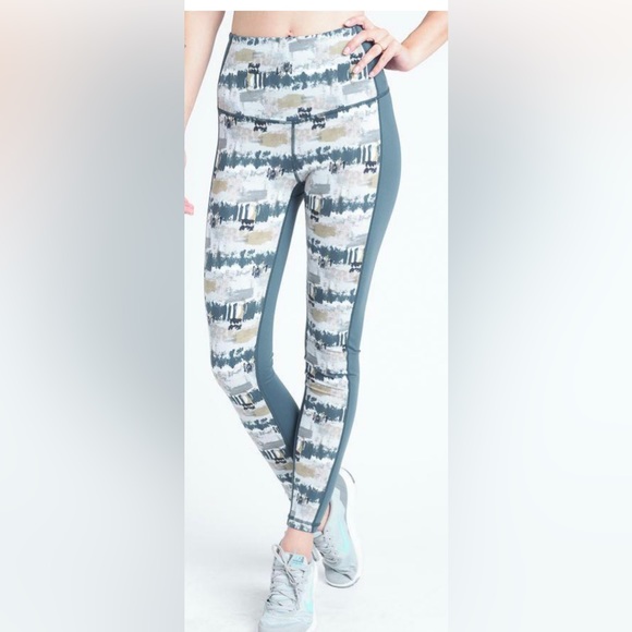 MONO B Leggings Women's size Small Abstract Print on the Front & Solid Blue back - Picture 4 of 11